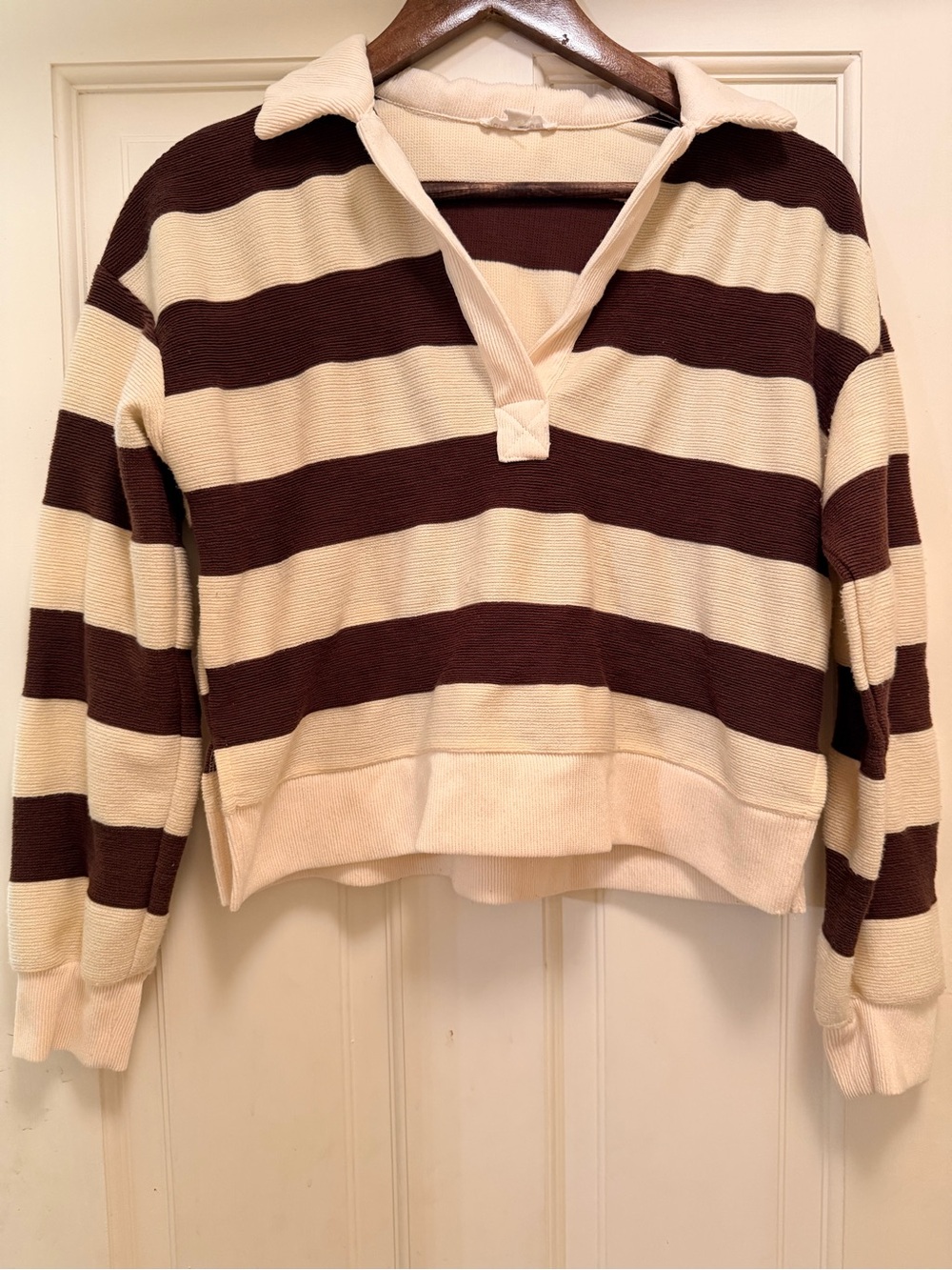 Blu Pepper Striped Ribbed Knit Polo Sweater Size S Brown Cream V-Neck Pullover